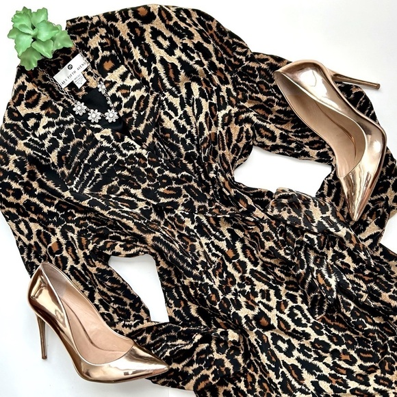 Saks Fifth Avenue Vintage Leopard Print Silk Long Sleeve Wrap Dress Mini Size 8 - Picture 2 of 10